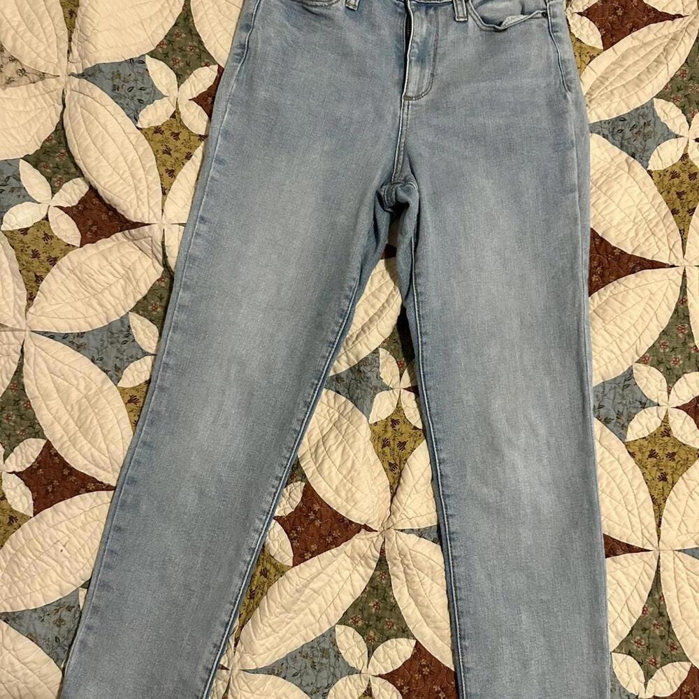 Light wash high-waisted straight leg jeans